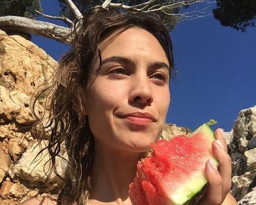 娱乐吃瓜最热,揭秘热门事件背后的真相